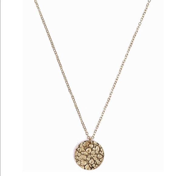 Jewelry - 🆕NWOT Pretty Gold Circle Necklace